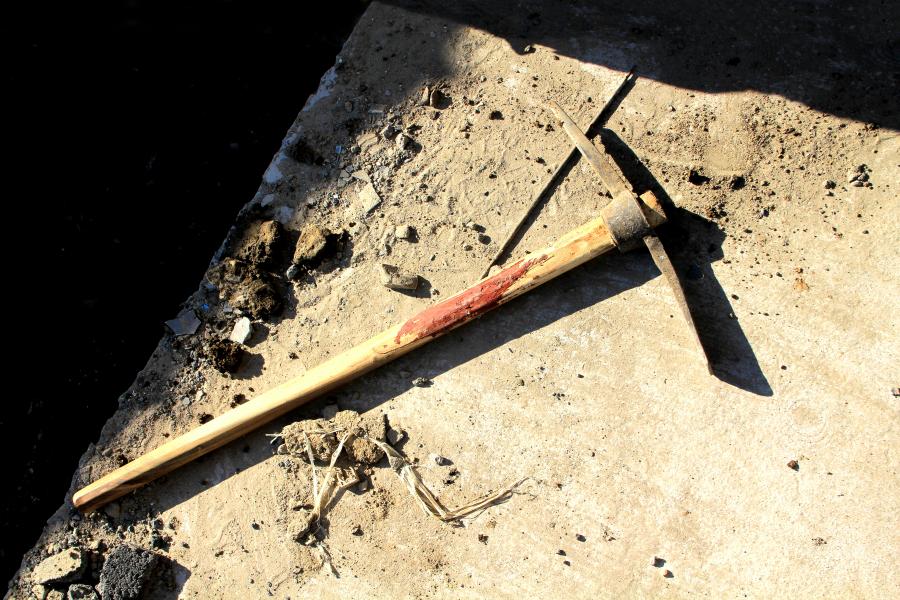 A Simple Stone Pick is Being Used to Demolish Shanghai's Old