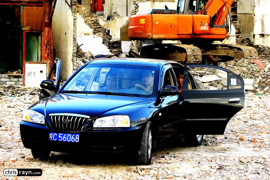 Bulldozers are waiting: Shanghai residents leaving home